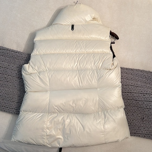 CHAYA lustrous light down vest for ladies - Picture 3 of 3